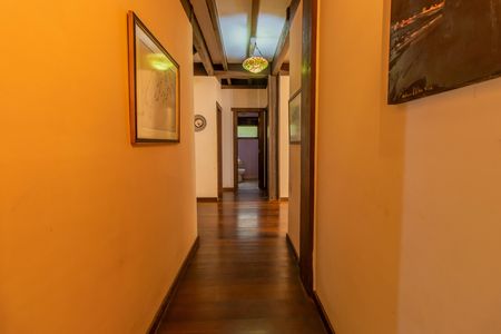 Casa de condomínio para alugar com 2200m², 4 quartos e 2 vagas Casa de condomínio para alugar com 2200m², 4 quartos e 2 vagasCorredor