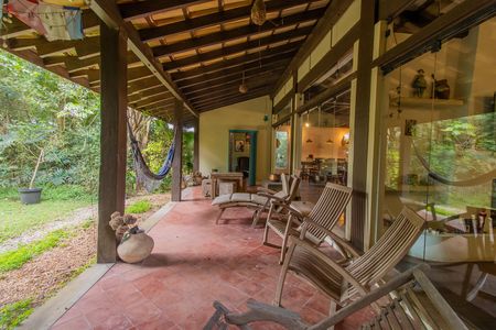 Casa de condomínio para alugar com 2200m², 4 quartos e 2 vagas Casa de condomínio para alugar com 2200m², 4 quartos e 2 vagasÁrea externa