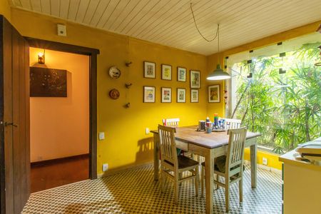 Casa de condomínio para alugar com 2200m², 4 quartos e 2 vagas Casa de condomínio para alugar com 2200m², 4 quartos e 2 vagasSala de Jantar