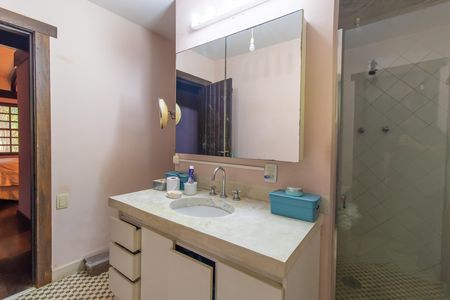 Casa de condomínio para alugar com 2200m², 4 quartos e 2 vagas Casa de condomínio para alugar com 2200m², 4 quartos e 2 vagasBanheiro do Quarto 3 - Suite master