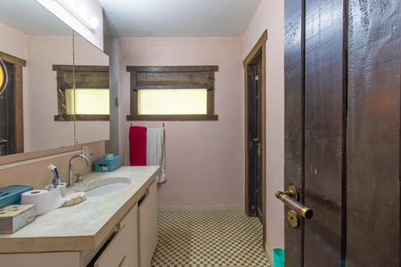Casa de condomínio para alugar com 2200m², 4 quartos e 2 vagas Casa de condomínio para alugar com 2200m², 4 quartos e 2 vagasBanheiro do Quarto 3 - Suite master