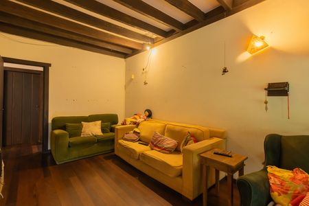 Casa de condomínio para alugar com 2200m², 4 quartos e 2 vagas Casa de condomínio para alugar com 2200m², 4 quartos e 2 vagasSala