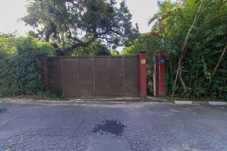 Casa de condomínio para alugar com 2200m², 4 quartos e 2 vagas Casa de condomínio para alugar com 2200m², 4 quartos e 2 vagasFachada