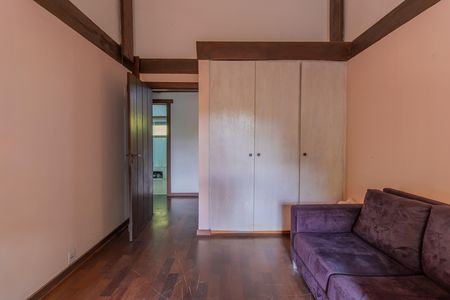 Casa de condomínio para alugar com 2200m², 4 quartos e 2 vagas Casa de condomínio para alugar com 2200m², 4 quartos e 2 vagasQuarto 2 - Armários