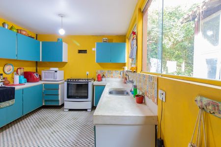 Casa de condomínio para alugar com 2200m², 4 quartos e 2 vagas Casa de condomínio para alugar com 2200m², 4 quartos e 2 vagasCozinha