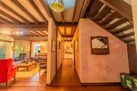 Casa de condomínio para alugar com 2200m², 4 quartos e 2 vagas Casa de condomínio para alugar com 2200m², 4 quartos e 2 vagasCorredor