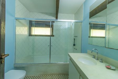 Casa de condomínio para alugar com 2200m², 4 quartos e 2 vagas Casa de condomínio para alugar com 2200m², 4 quartos e 2 vagasBanheiro Social