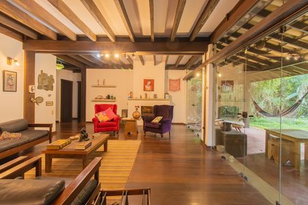Casa de condomínio para alugar com 2200m², 4 quartos e 2 vagas Casa de condomínio para alugar com 2200m², 4 quartos e 2 vagasSala