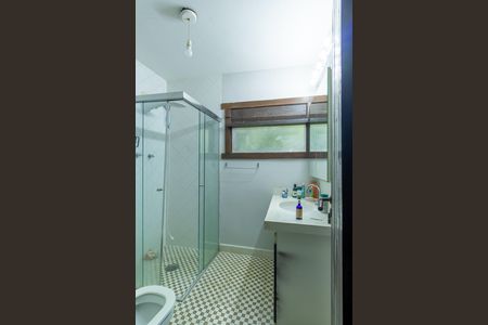 Casa de condomínio para alugar com 2200m², 4 quartos e 2 vagas Casa de condomínio para alugar com 2200m², 4 quartos e 2 vagasBanheiro da Suíte 1