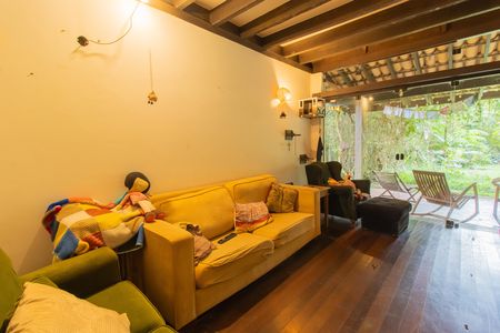 Casa de condomínio para alugar com 2200m², 4 quartos e 2 vagas Casa de condomínio para alugar com 2200m², 4 quartos e 2 vagasSala