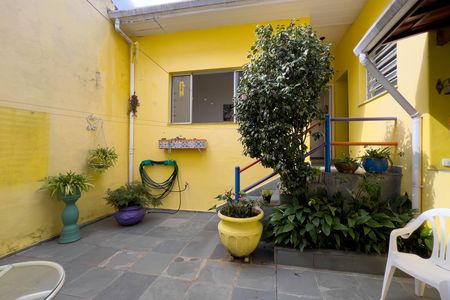 Casa à venda com 120m², 3 quartos e 2 vagas Casa à venda com 120m², 3 quartos e 2 vagasQuintal