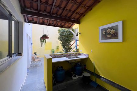 Casa à venda com 120m², 3 quartos e 2 vagas Casa à venda com 120m², 3 quartos e 2 vagasQuintal