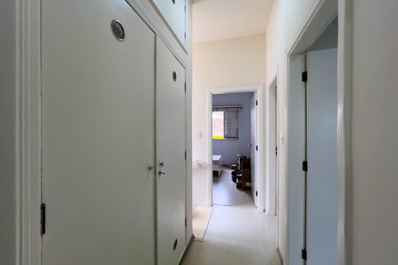 Casa à venda com 120m², 3 quartos e 2 vagas Casa à venda com 120m², 3 quartos e 2 vagasHall
