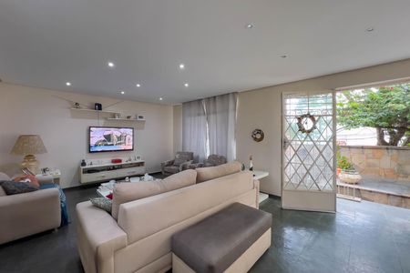 Casa à venda com 120m², 3 quartos e 2 vagas Casa à venda com 120m², 3 quartos e 2 vagasSala