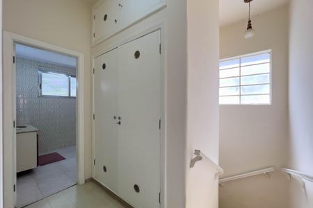 Casa à venda com 120m², 3 quartos e 2 vagas Casa à venda com 120m², 3 quartos e 2 vagasHall