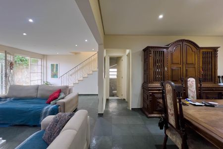Casa à venda com 120m², 3 quartos e 2 vagas Casa à venda com 120m², 3 quartos e 2 vagasSala