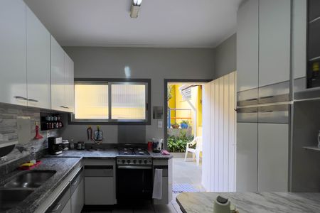 Casa à venda com 120m², 3 quartos e 2 vagas Casa à venda com 120m², 3 quartos e 2 vagasCozinha