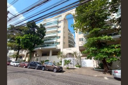 Apartamento à venda com 130m², 3 quartos e 2 vagasFachada