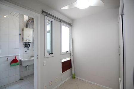 Apartamento à venda com 130m², 3 quartos e 2 vagasQuarto de Serviço Reversível
