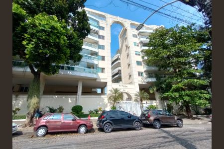 Apartamento à venda com 130m², 3 quartos e 2 vagasFachada