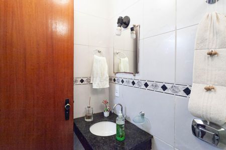 Casa à venda com 420m², 4 quartos e 6 vagasBanheiro social 1