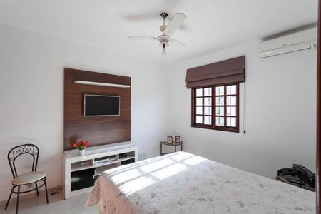 Casa à venda com 420m², 4 quartos e 6 vagasSemi suíte 2