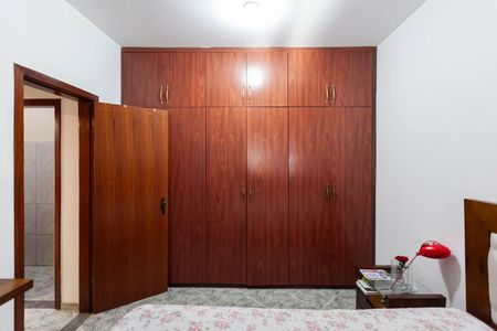 Casa à venda com 420m², 4 quartos e 6 vagasSemi suíte 1