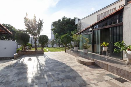 Casa à venda com 420m², 4 quartos e 6 vagasQuintal