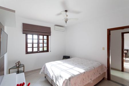 Casa à venda com 420m², 4 quartos e 6 vagasSemi suíte 2