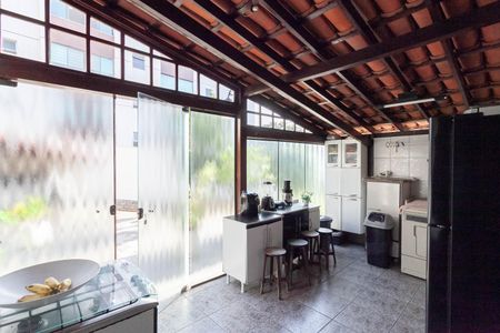 Casa à venda com 420m², 4 quartos e 6 vagasLavanderia