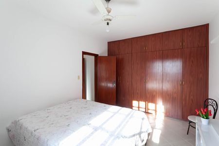 Casa à venda com 420m², 4 quartos e 6 vagasSemi suíte 2