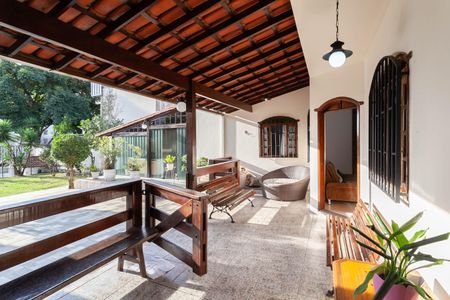 Casa à venda com 420m², 4 quartos e 6 vagasLavanderia