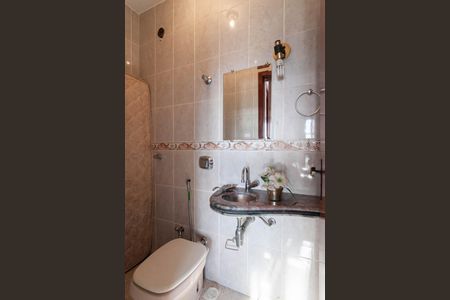 Casa à venda com 420m², 4 quartos e 6 vagasBanheiro social 2