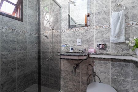 Casa à venda com 420m², 4 quartos e 6 vagasBanheiro da suíte 