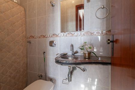 Casa à venda com 420m², 4 quartos e 6 vagasBanheiro social 2