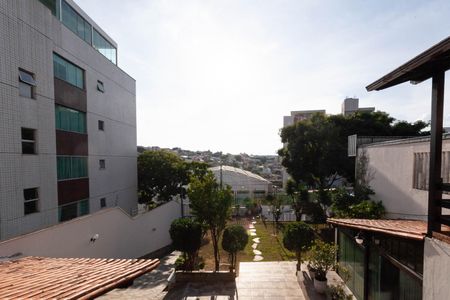 Casa à venda com 420m², 4 quartos e 6 vagasSala 2 - Vista