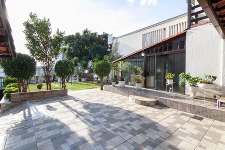 Casa à venda com 420m², 4 quartos e 6 vagasQuintal