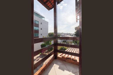Casa à venda com 420m², 4 quartos e 6 vagasVaranda da suíte 