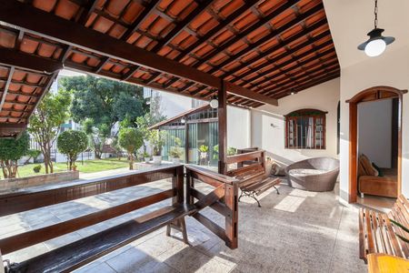 Casa à venda com 420m², 4 quartos e 6 vagasLavanderia