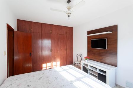 Casa à venda com 420m², 4 quartos e 6 vagasSemi suíte 2
