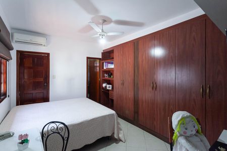 Casa à venda com 420m², 4 quartos e 6 vagasSuíte