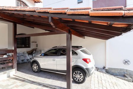 Casa à venda com 420m², 4 quartos e 6 vagasGaragem