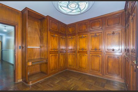 Apartamento à venda com 325m², 4 quartos e 3 vagas Apartamento à venda com 325m², 4 quartos e 3 vagasCloset - Suíte 3