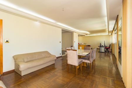 Apartamento à venda com 325m², 4 quartos e 3 vagas Apartamento à venda com 325m², 4 quartos e 3 vagasSala de Jantar