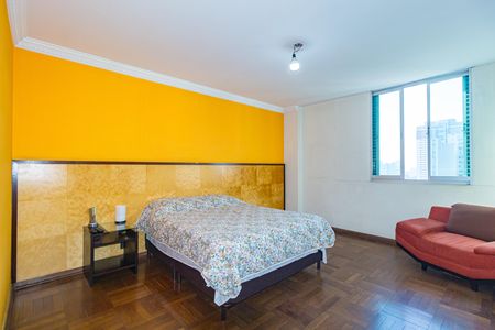 Apartamento à venda com 325m², 4 quartos e 3 vagas Apartamento à venda com 325m², 4 quartos e 3 vagasSuíte 3