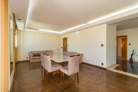 Apartamento à venda com 325m², 4 quartos e 3 vagas Apartamento à venda com 325m², 4 quartos e 3 vagasSala de Jantar