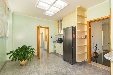 Apartamento à venda com 325m², 4 quartos e 3 vagas Apartamento à venda com 325m², 4 quartos e 3 vagasSala de Almoço