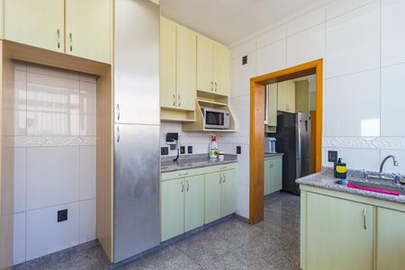 Apartamento à venda com 325m², 4 quartos e 3 vagas Apartamento à venda com 325m², 4 quartos e 3 vagasCozinha