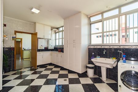 Apartamento à venda com 325m², 4 quartos e 3 vagas Apartamento à venda com 325m², 4 quartos e 3 vagasÁrea de Serviço