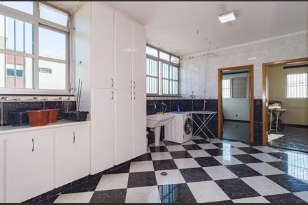 Apartamento à venda com 325m², 4 quartos e 3 vagas Apartamento à venda com 325m², 4 quartos e 3 vagasÁrea de Serviço